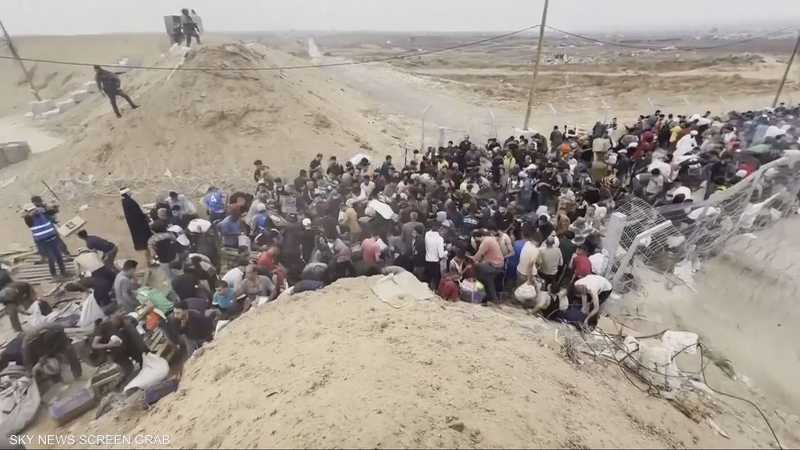 مدير "مؤسسة غزة الإنسانية" ينفي تعرض فلسطينيين للقتل