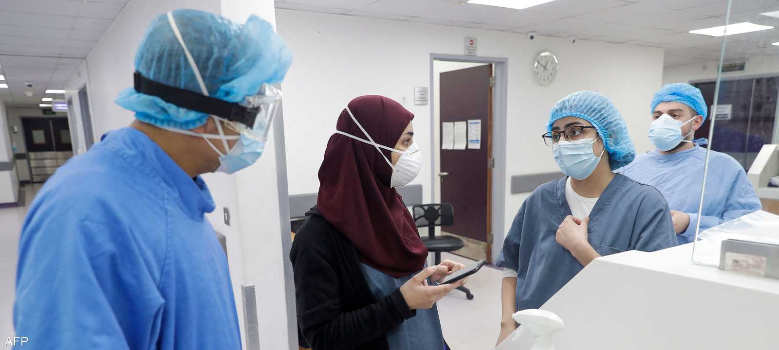 أرشيفية لأطباء في لبنان