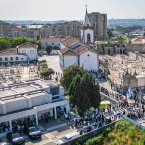 ألقى المئات من سكان جوندومار نظرة الوداع على جثمان اللاعب