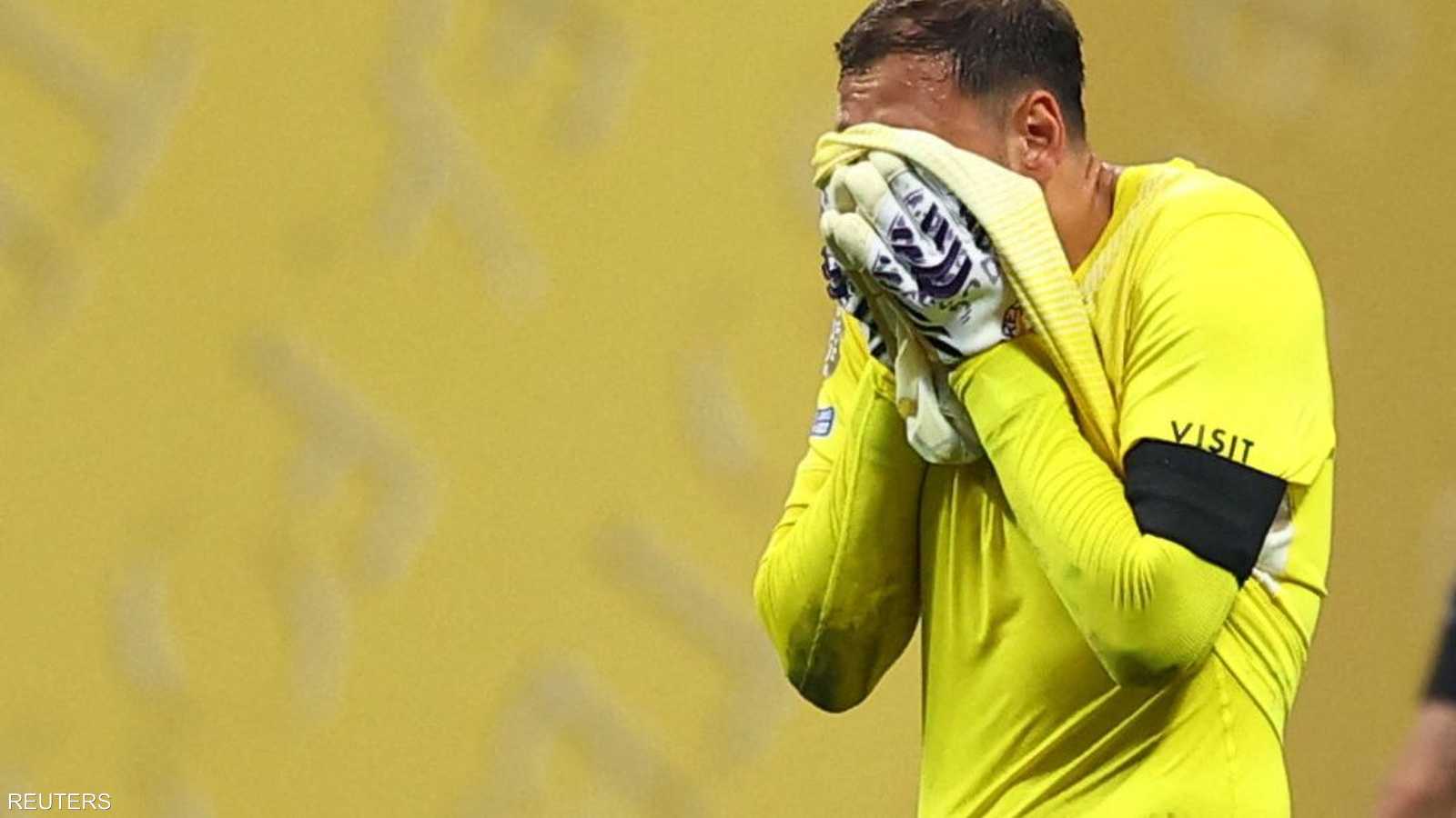 دخل الحارس جانلويجي دوناروما في نوبة بكاء