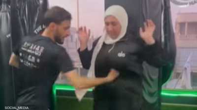 فيديو لمدرب يوجه لكمات قوية لفتيات يثير جدلا في لبنان