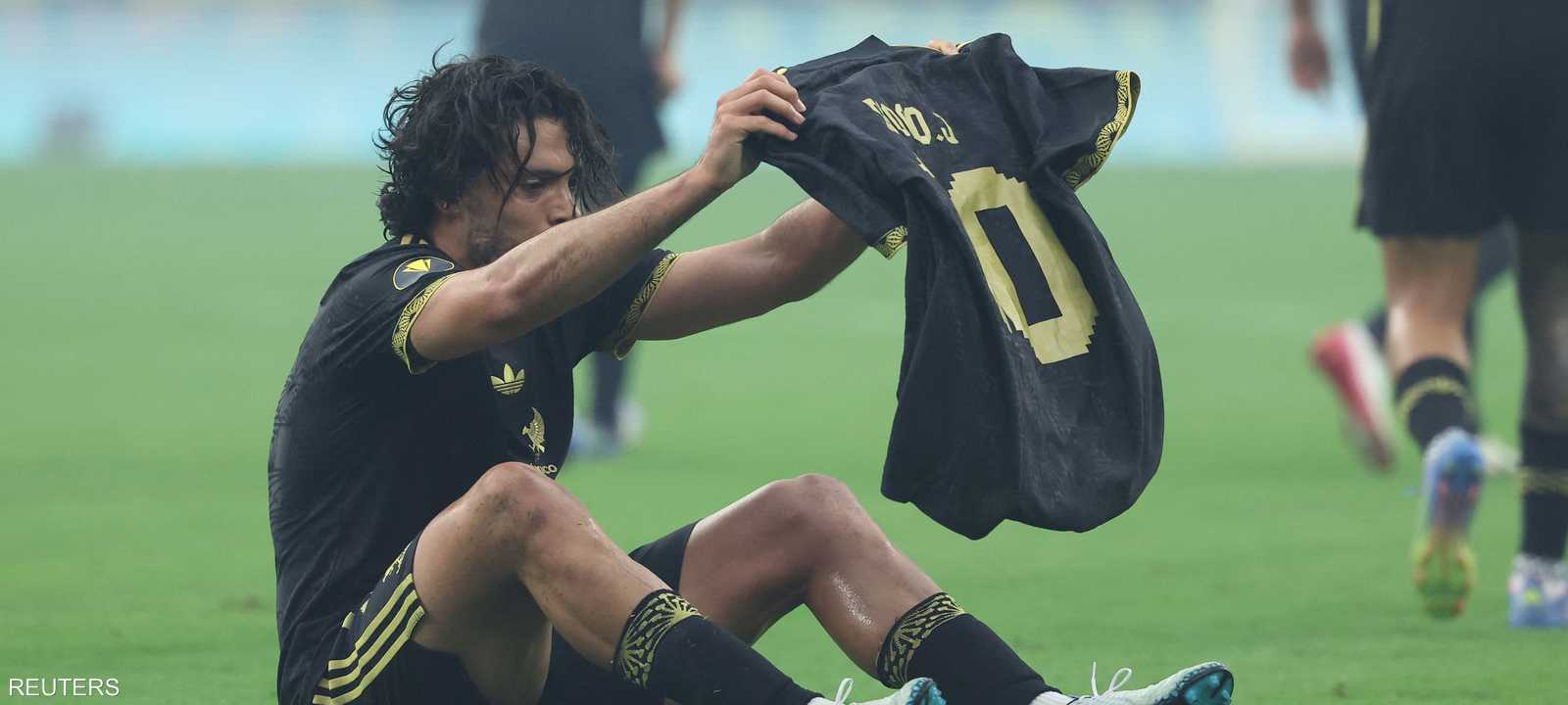 خيمينيز يكرّم جوتا في الكأس الذهبية