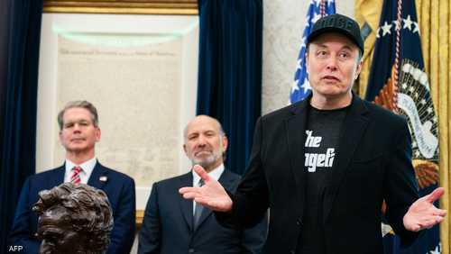 إيلون ماسك وسكوت بيسنت وهوارد لوتنيك