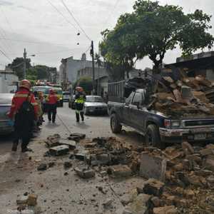 الزلازل خلفت خسائر بشرية ومادية