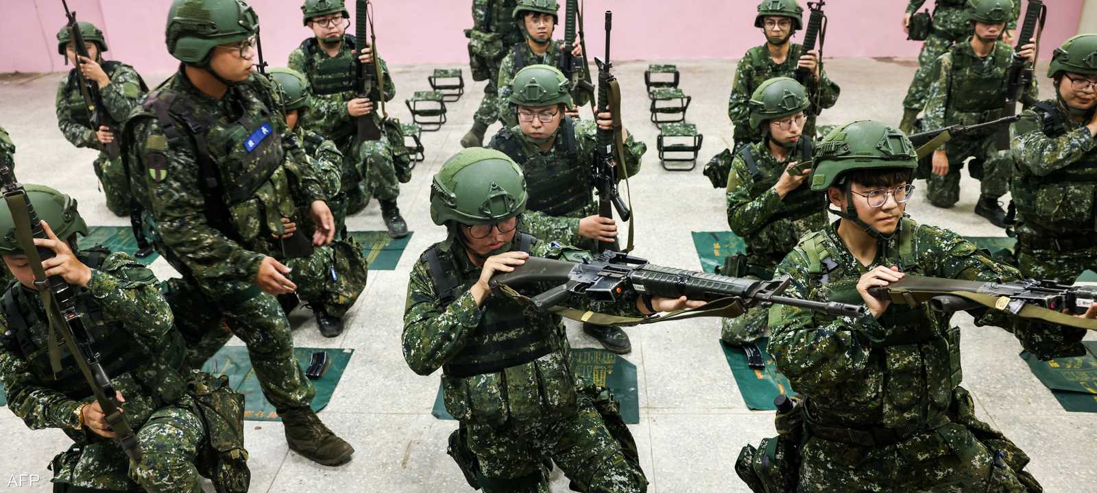 جنود احتياط تايوانيون يشاركون في تدريبات