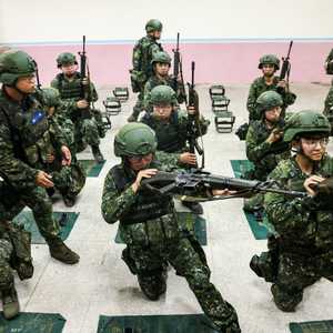 جنود احتياط تايوانيون يشاركون في تدريبات