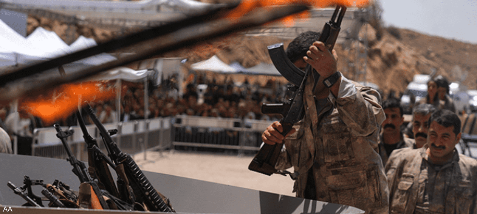 سلم حزب العمال الكردستاني بعض أسلحته قرب كهف في شمال العراق