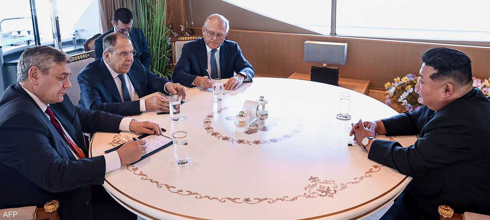 من لقاء الزعيم كيم ولافروف في كوريا الشمالية