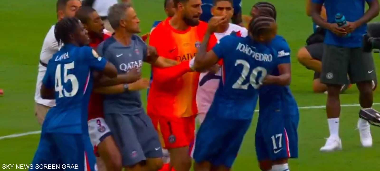 لحظة صفع إنريكه لجواو بيدرو