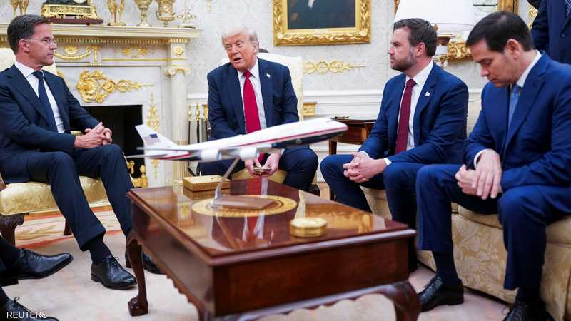 ترامب خلال لقاءه مع الأمين العام للناتو