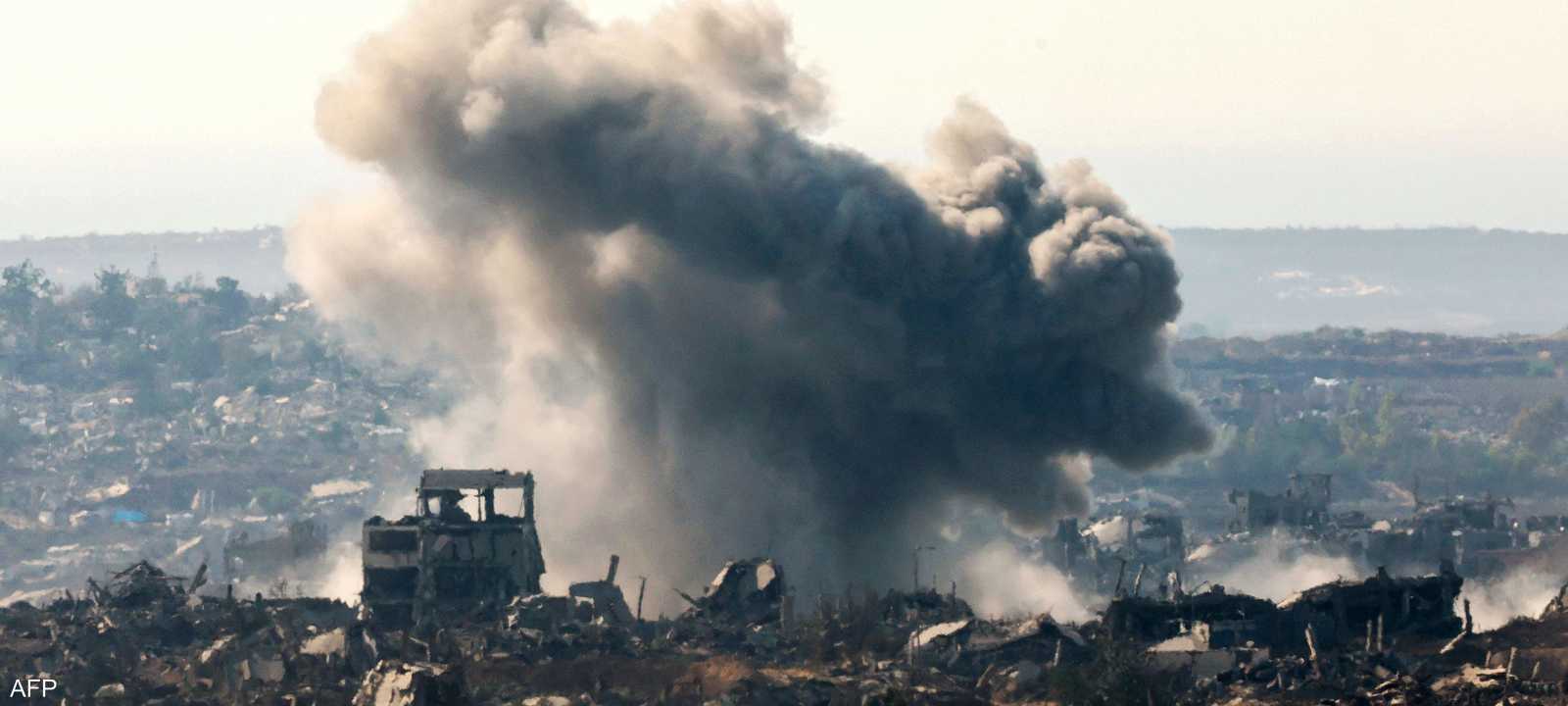 دخانًا يتصاعد خلال غارة إسرائيلية على قطاع غزة