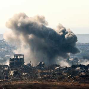 دخانًا يتصاعد خلال غارة إسرائيلية على قطاع غزة