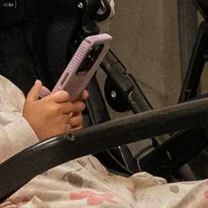 الدراسة حذرت من إفراط استخدام الأطفال للهواتف المحمولة