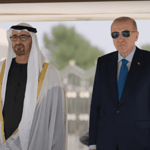 أردوغان في مقدمة مستقبلي رئيس دولة الإمارات