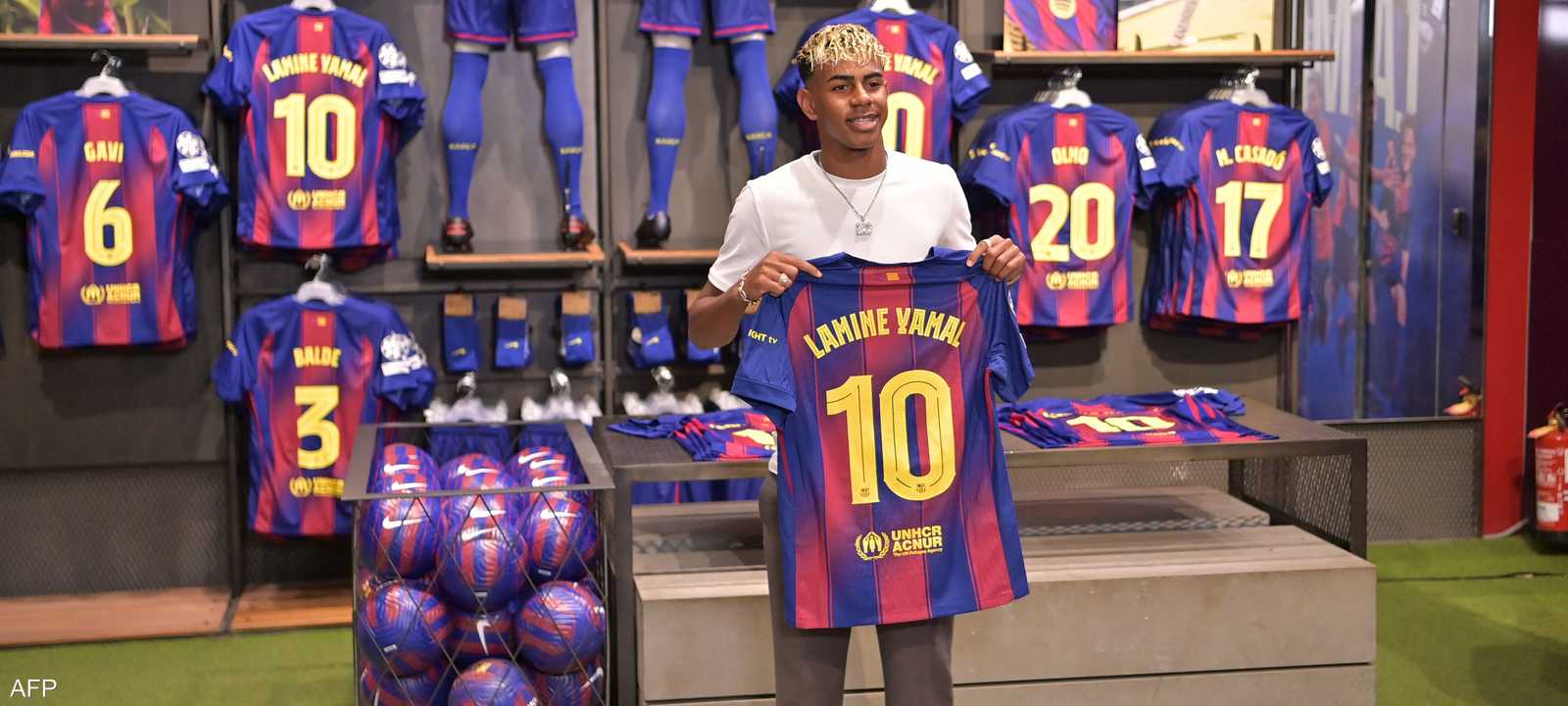 حصل يامال (18 عاما) على القميص الشهير