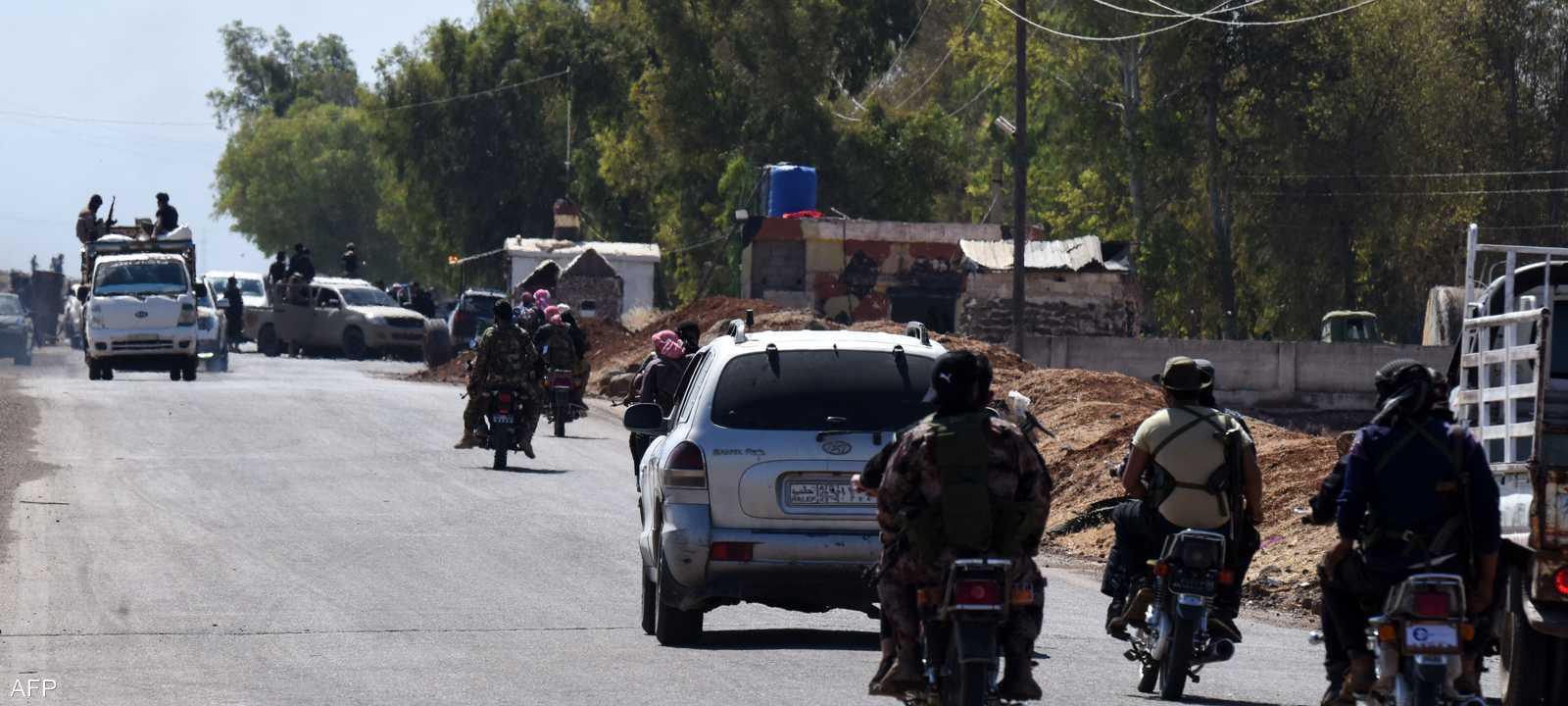 مسلحون من العشائر البدوية طريق قرية المزرعة في السويداء