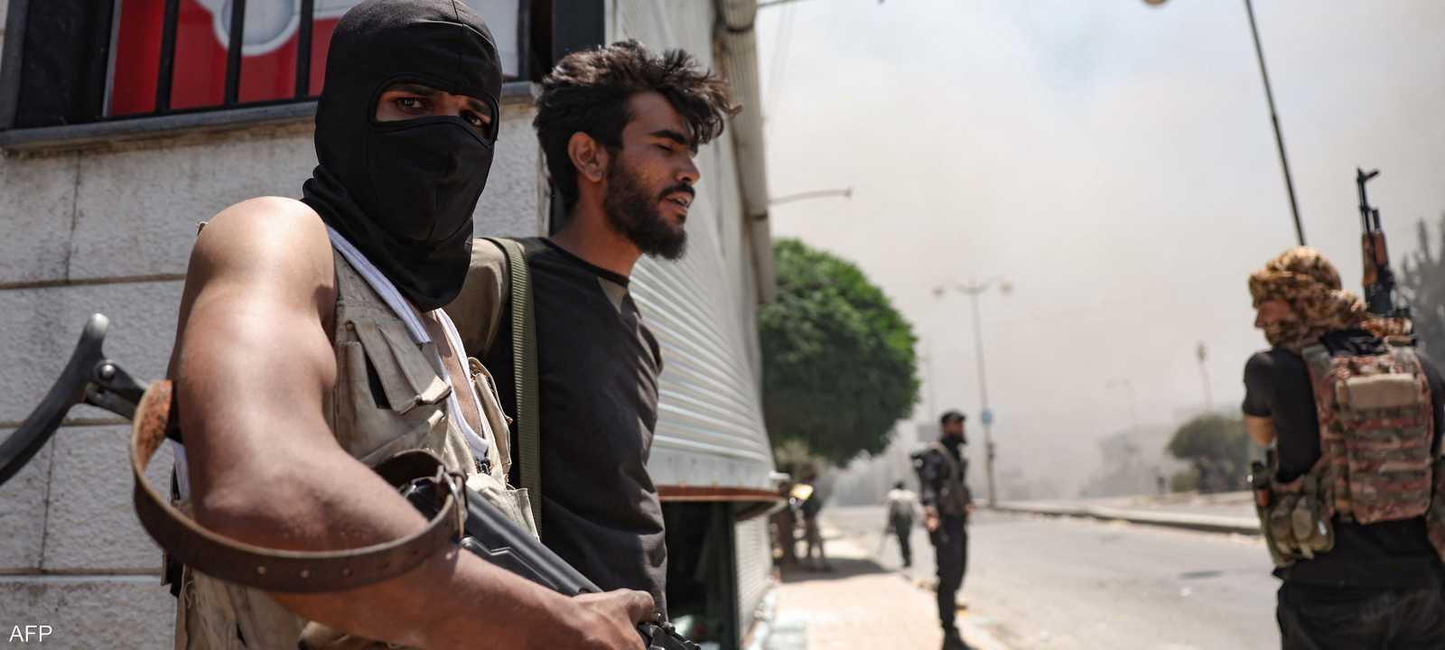 أسفرت الاشتباكات عن مقتل أكثر من 900 شخص