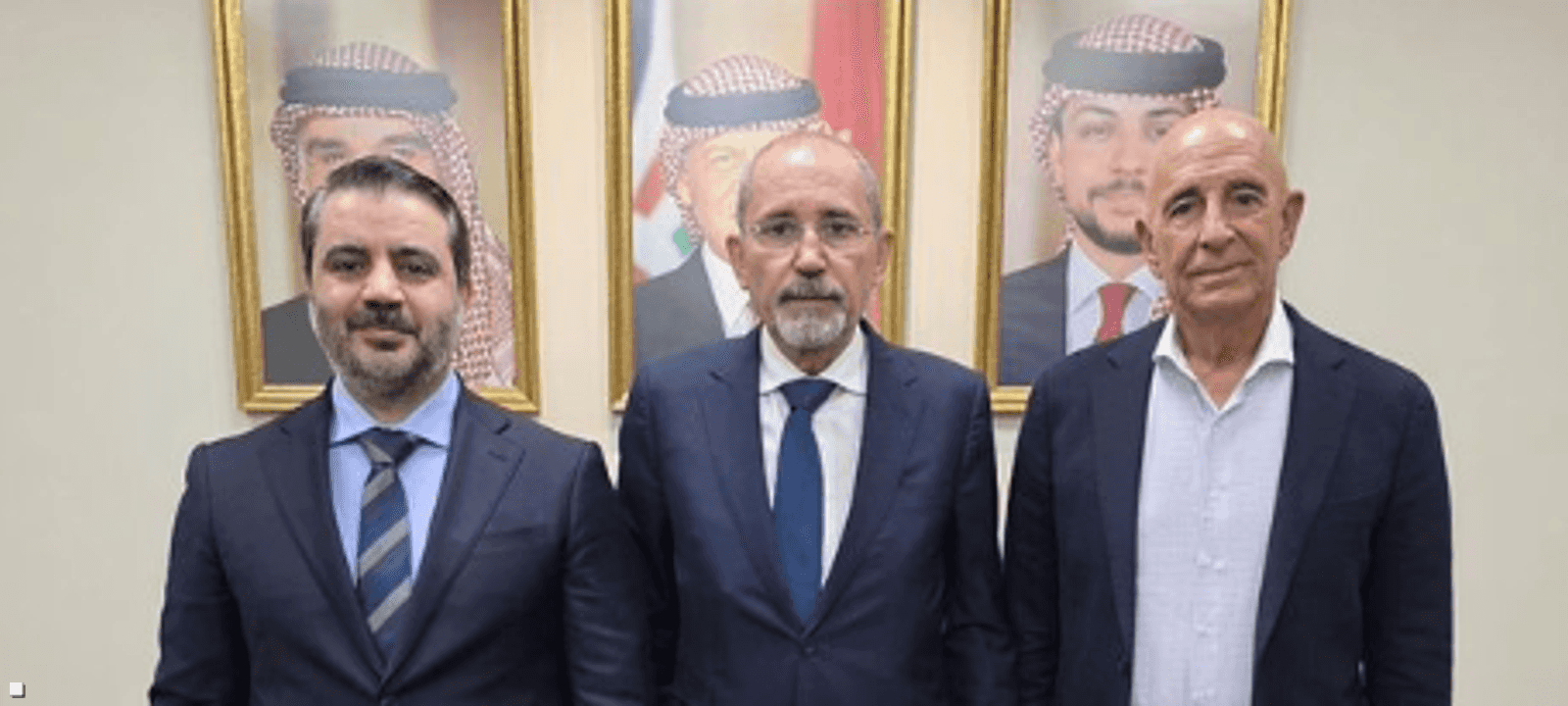 أيمن الصفدي وأسعد الشيباني وتوماس باراك