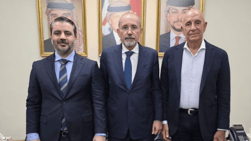 أيمن الصفدي وأسعد الشيباني وتوماس باراك