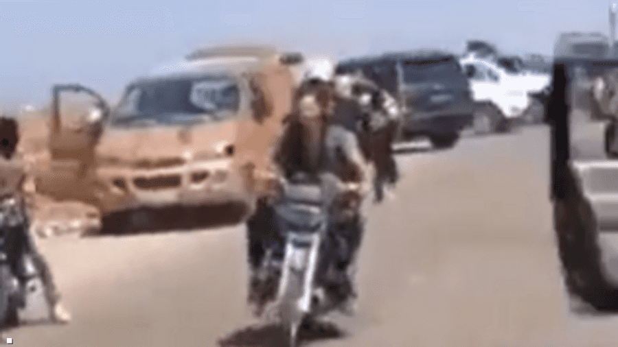 اقتحمت العشائر البدوية قرية عريقة لتحرير الأسرى