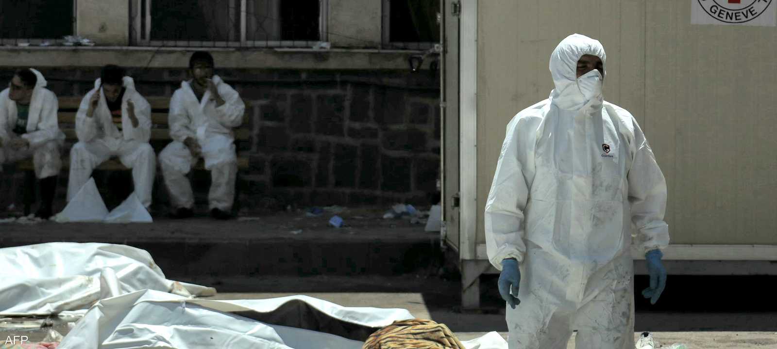 جثامين ضحايا خارج مستشفى السويداء الوطني