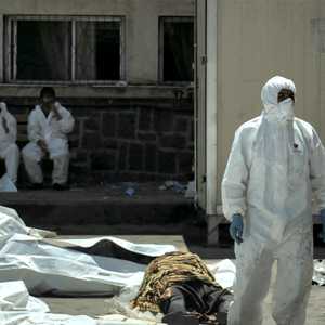 جثامين ضحايا خارج مستشفى السويداء الوطني