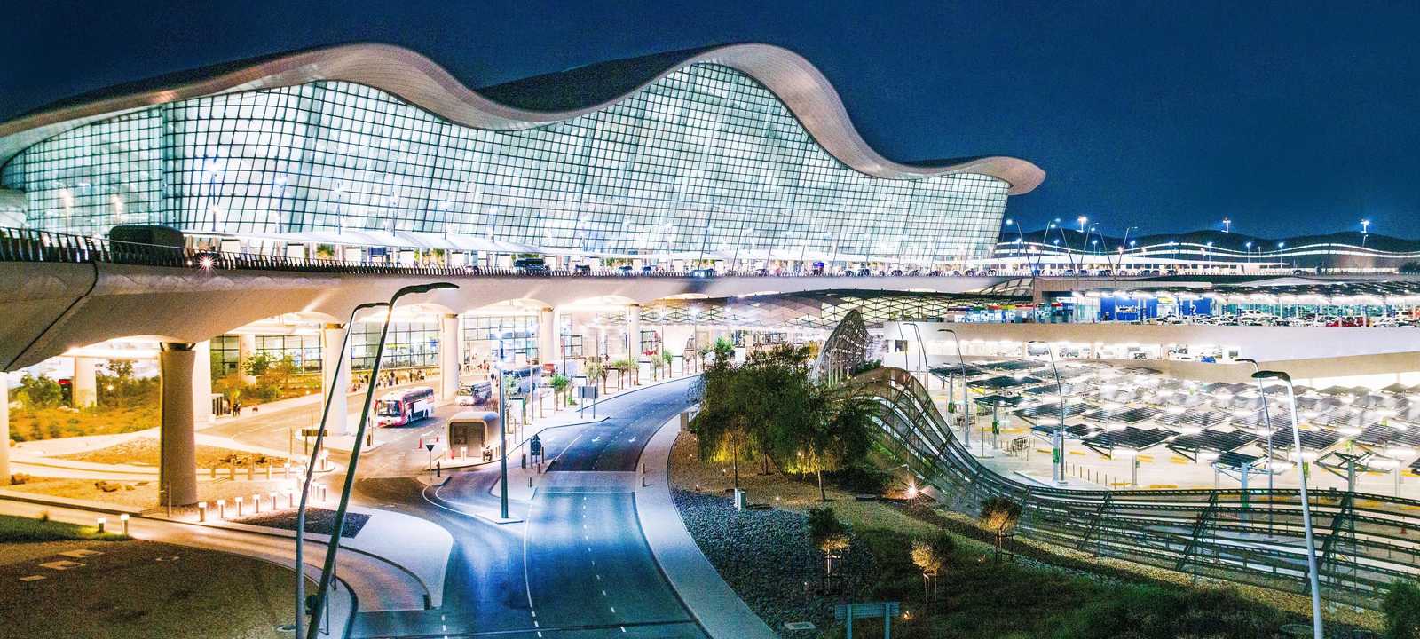 مطار زايد الدولي