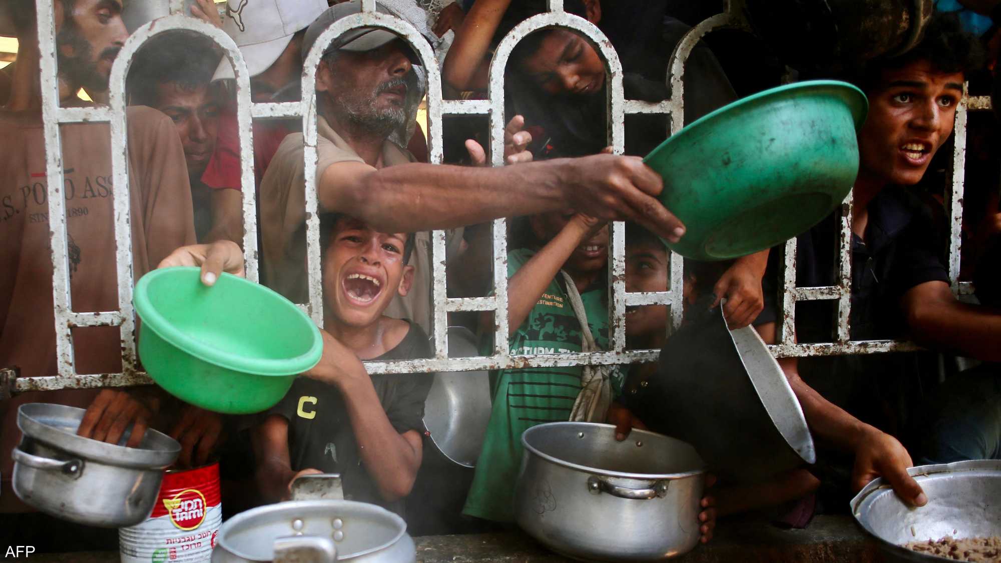 صراع يومي على الطعام الشحيح في خان يونس