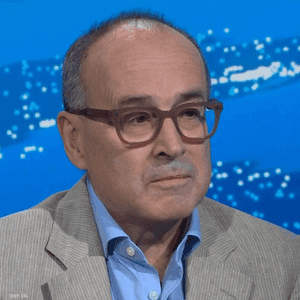 الدكتور نايك ماينارد