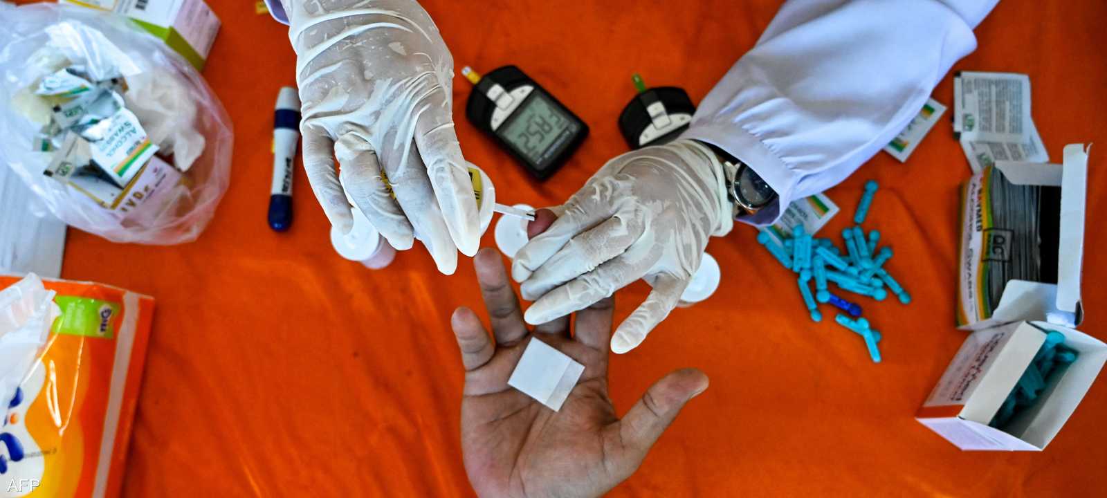 فحص طبي لمرضى السكري_أرشيف