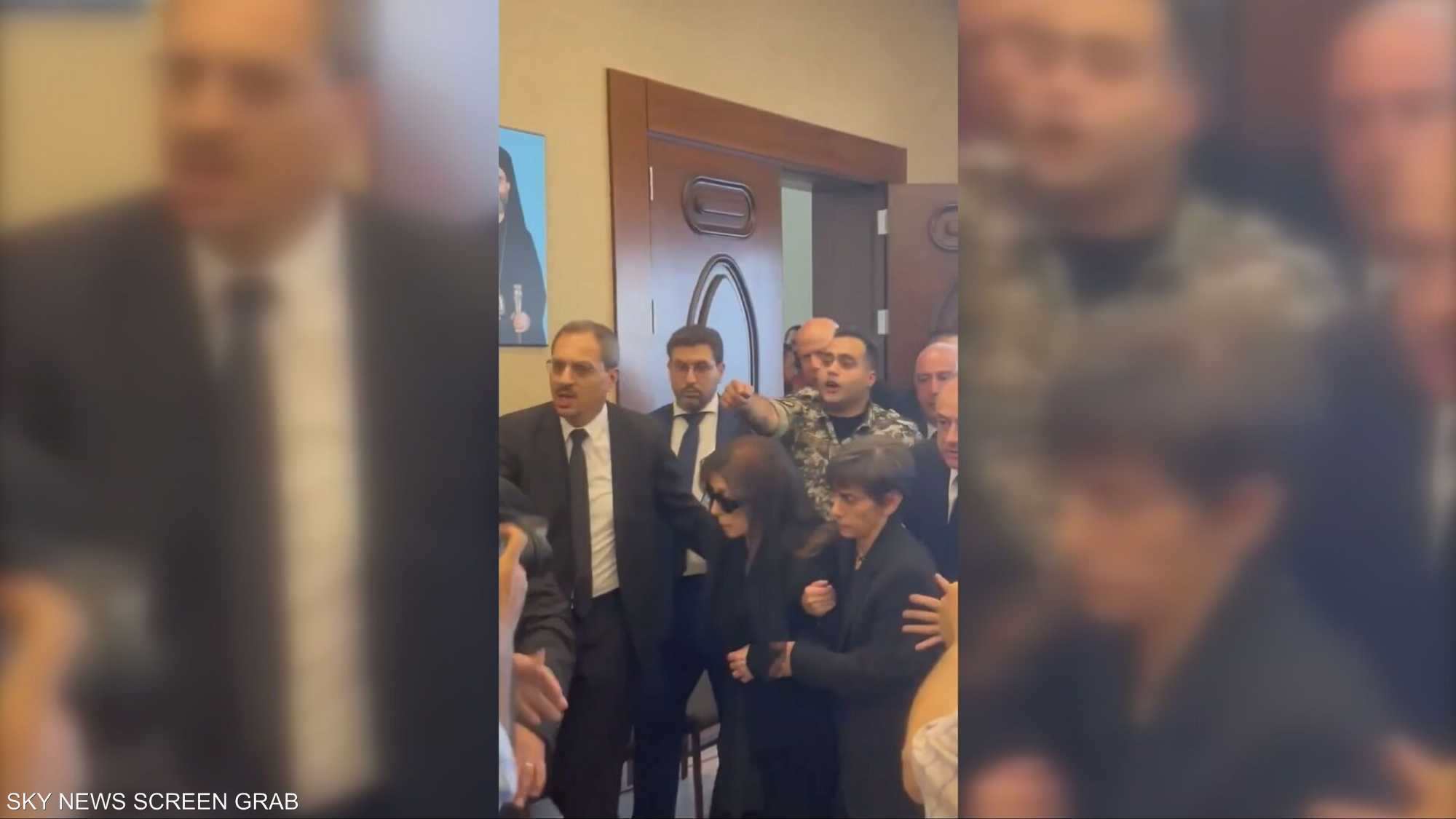 لبنان يودع "زياد الرحباني" بمشاركة حشود من الشخصيات والمحبين