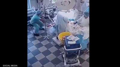 فيديو لأطباء يواصلون إجراء عملية أثناء زلزال كامتشاتكا القوي