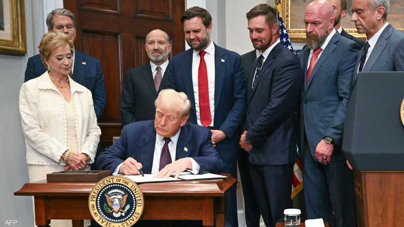 ترامب يوقع أمرا تنفيذيا يتعلق بالرسوم الجمركية
