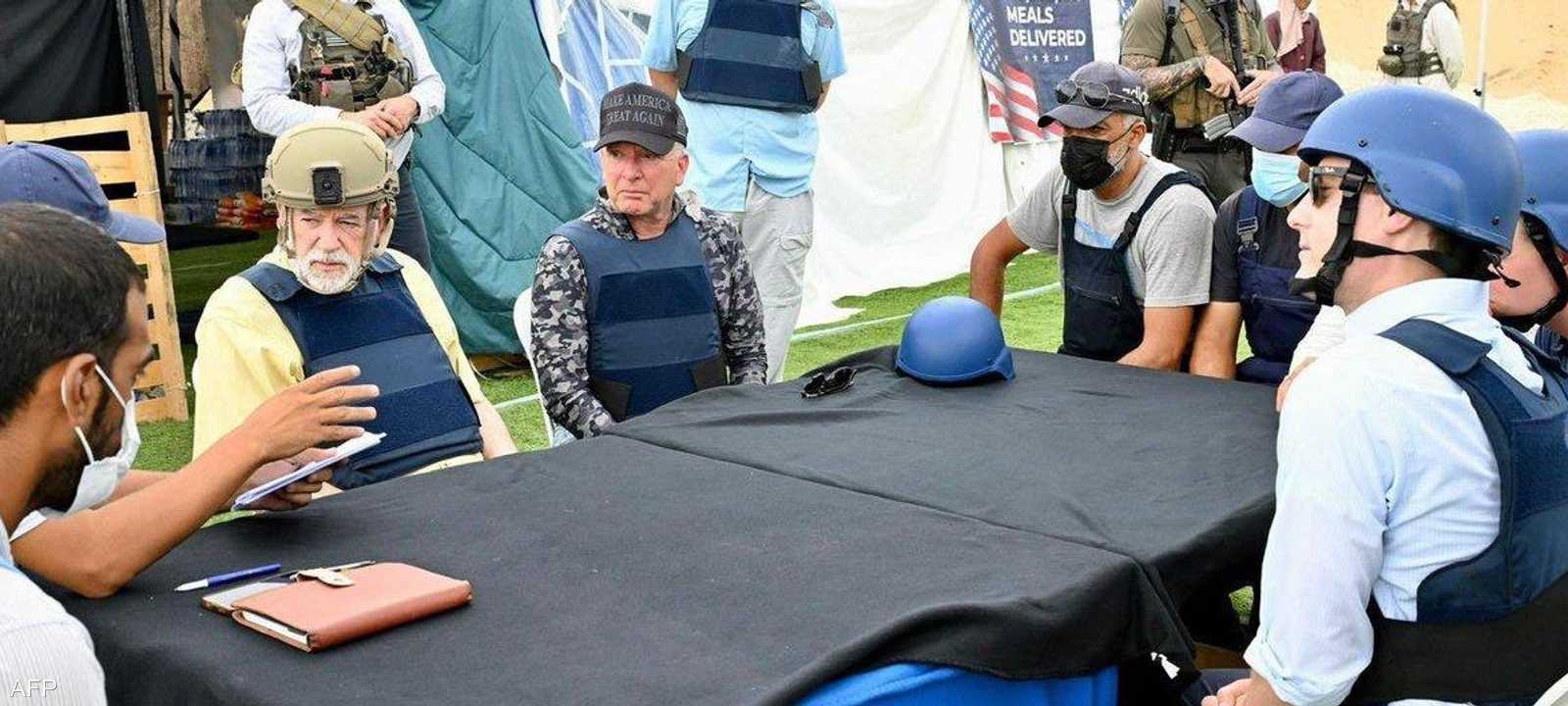 ستيف ويتكوف (يمين) في غزة بجانب مايك هاكابي (يسار)