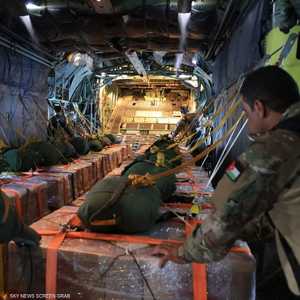 صورة من الإنزالات الجوية