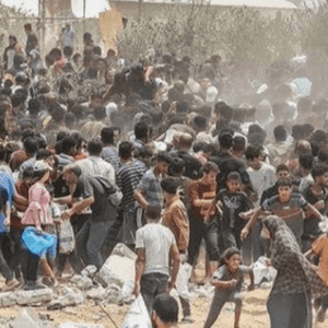 وقع الحادث أثناء محاولة حشود من السكان الوصول إلى المساعدات