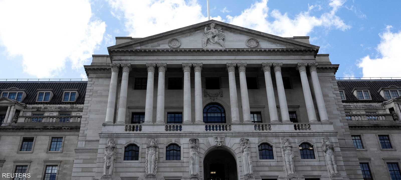 بنك إنجلترا يخفض الفائدة