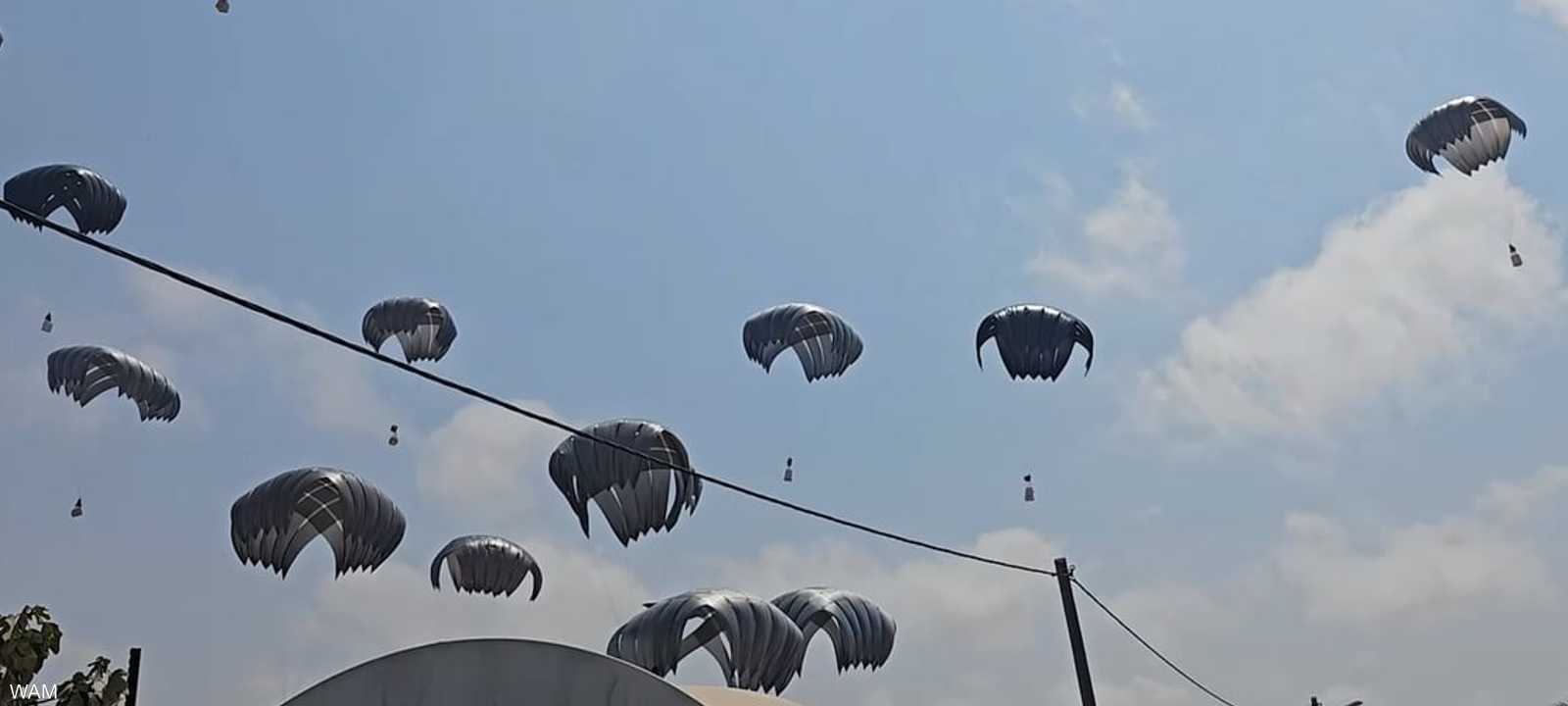 الإمارات تنفذ الإنزال الجوي الـ67 للمساعدات الإنسانية