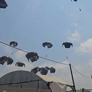 الإمارات تنفذ الإنزال الجوي الـ67 للمساعدات الإنسانية