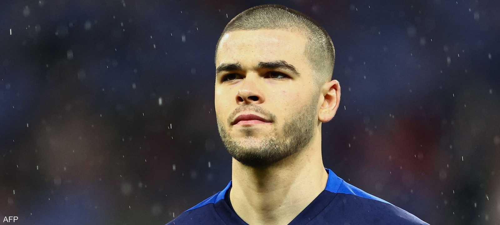 حارس نادي ليل لوكاس شوفالييه ينضم لسان جيرمان