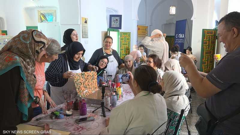 ورشات تدريبية في الجزائر على فن "الرسم على الماء"
