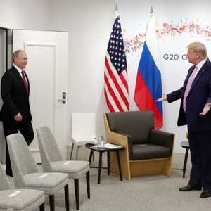 لقاءات ترامب وبوتين خلف الكواليس تحمل طابعا خاصا