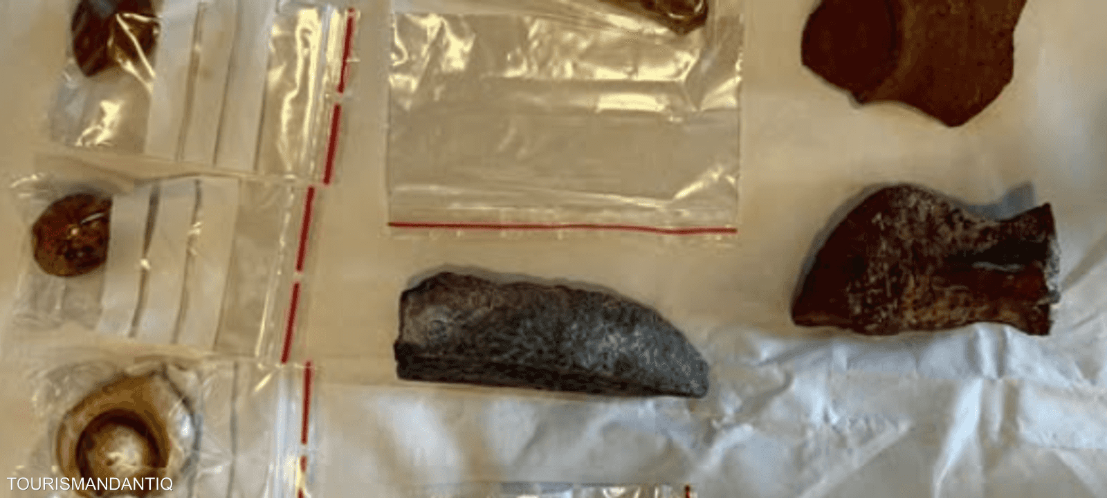 تتكون المجموعة المستردة من قطع فخارية متنوعة