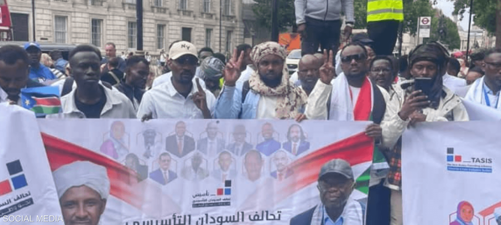 طالبت التظاهرة المجتمع الدولي بدعم عملية انتقال سلمي