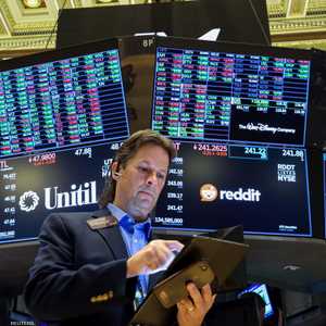 شركات "وول ستريت" تبدي مرونة أمام اختبار الرسوم.. ما السر؟