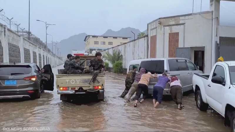 خسائر مادية في عدة محافظات يمنية بسبب أمطار غزيرة وفيضانات