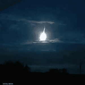 تسمى الكرات النارية في الغلاف الجوي "النيازك اللامعة"