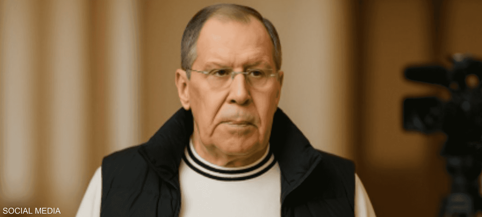 لافروف بشعار الاتحاد السوفييتي