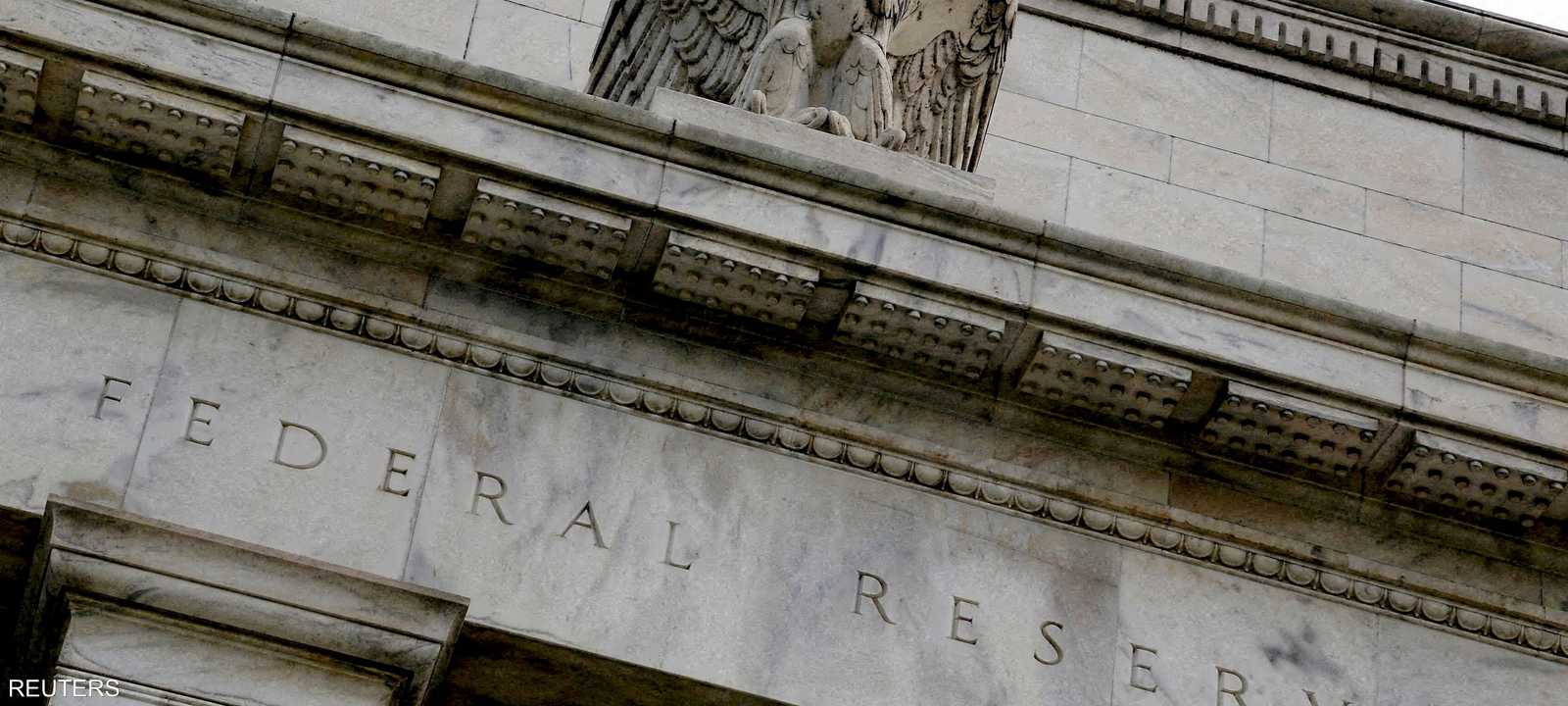 محضر الفيدرالي يشير إلى انقسام حول الفائدة لأول مرة منذ 1993