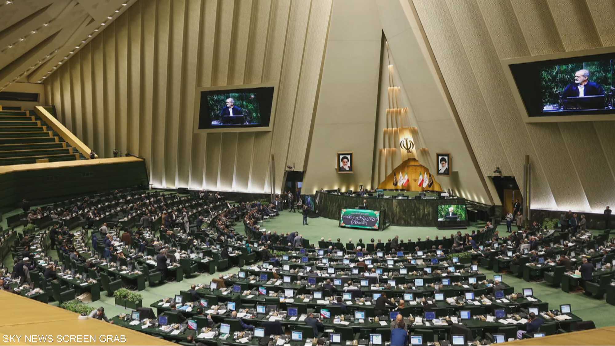 إيران.. انقسام يتعمق بين الإصلاحيين والمحافظين